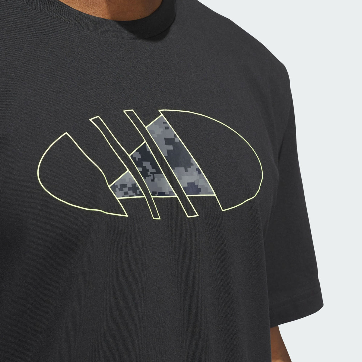 Adidas 2000s Logo Basketball Graphic Tee Black